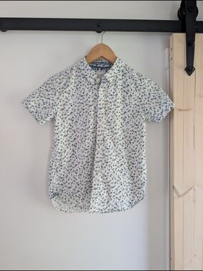 Denim & Flower White Short-Sleeve Button-Down with Blue Floral Print